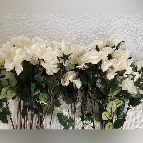 Long stem artificial roses - Picture 3 of 4